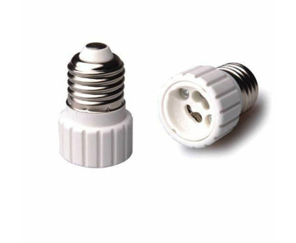 Adapter E27 naar GU10 voor eenvoudige lampcompatibiliteit thuis.